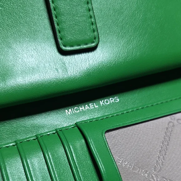 SOLD - Michael Kors | Pebbled Jet Set Travel Large Double Zip Wristlet Wallet - Picture 2 of 11